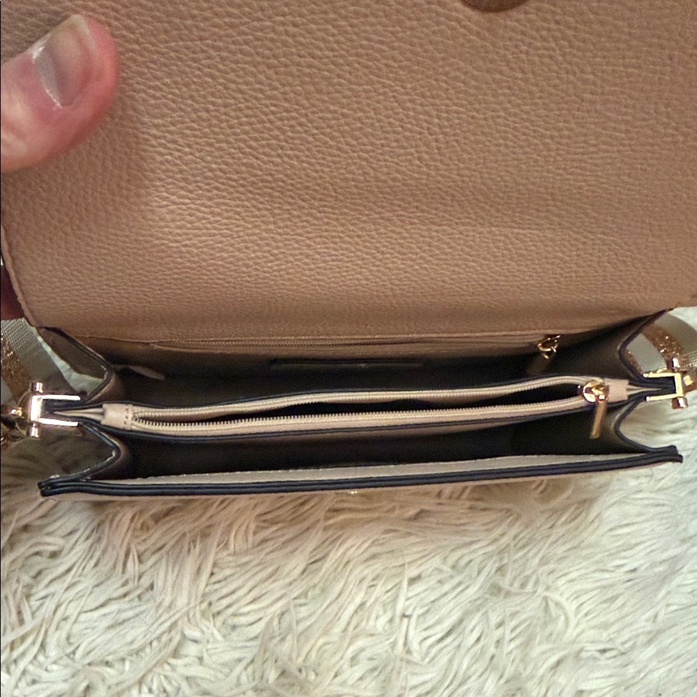 Jen & Co Elegant Beige Crossbody Bag - Picture 4 of 6